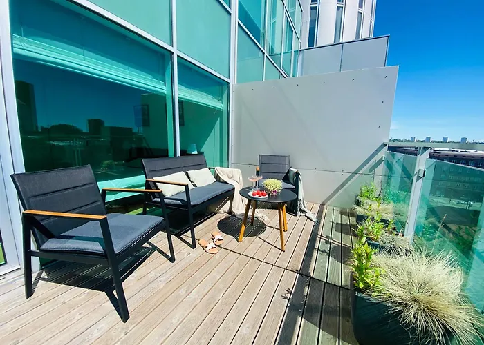 Heart With A Sunny Rooftop Terrace 탈린